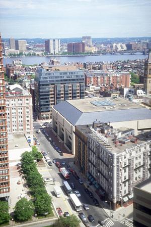 駅から近いので利用者に便利な環境です